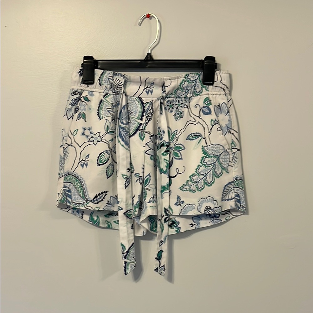 Floral Print Shorts with Tie Waist‎